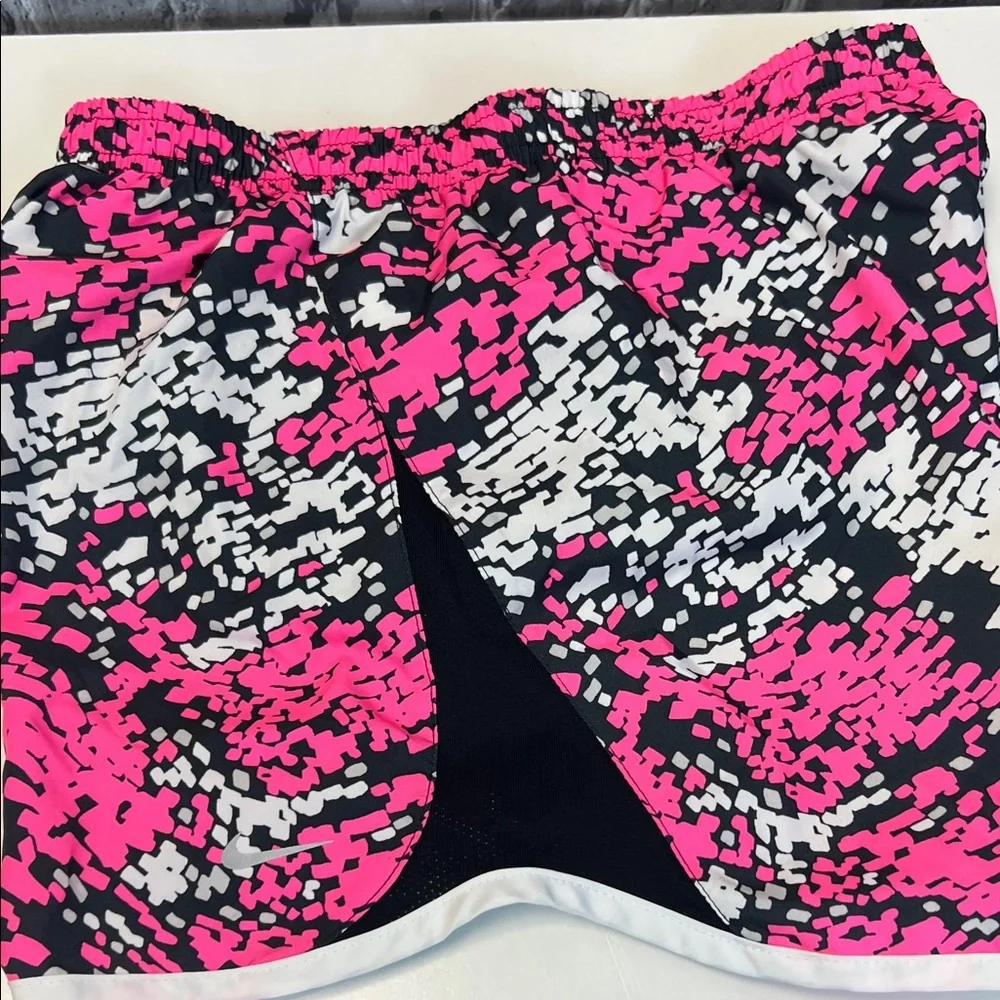 Girl's Nike athletic shorts‎